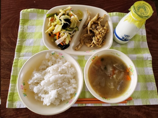 わかさぎのからあげの給食の写真