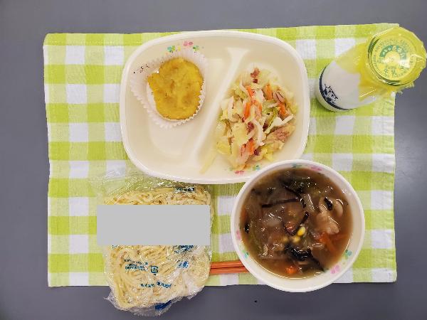 味噌を使ったスイートポテトの給食の写真