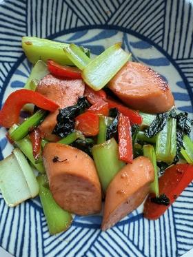 小松菜と魚肉ソーセージの炒め物