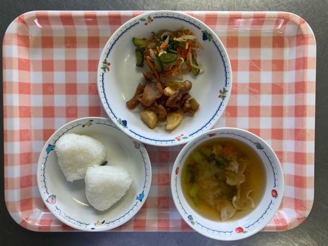 保育園の1食分の献立の写真