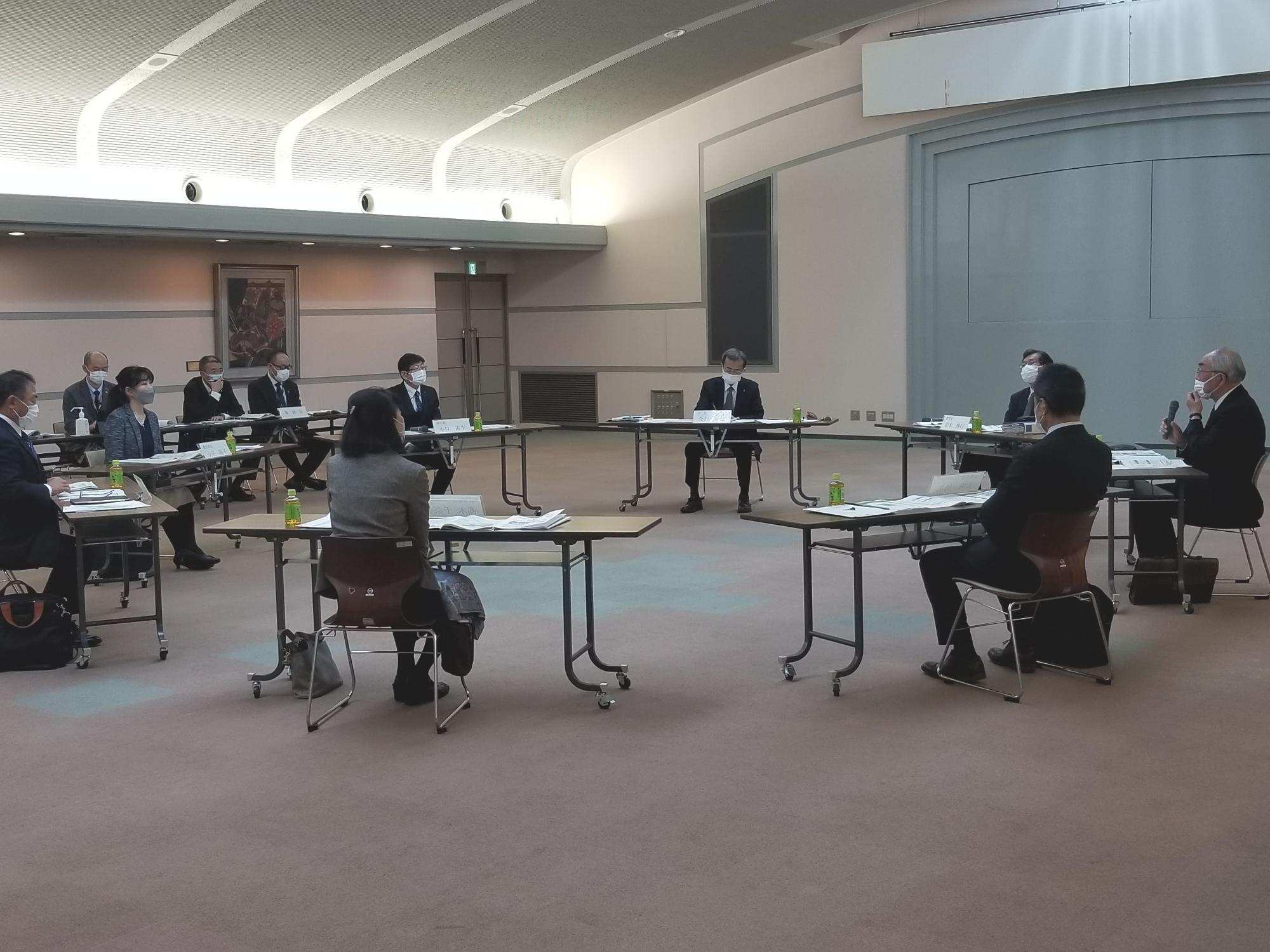 令和4年度 岡谷市教育総合会議の様子