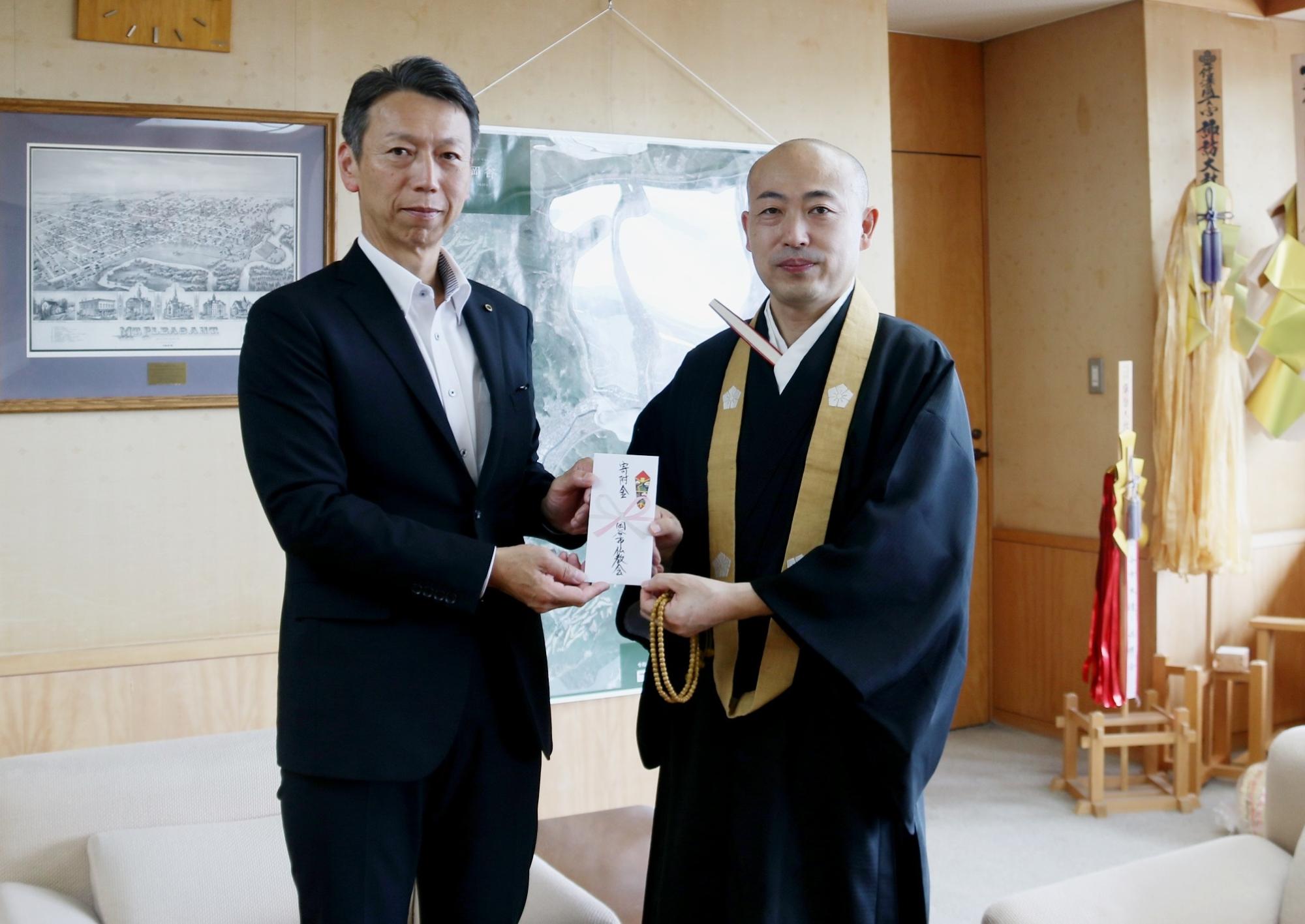 岡谷市仏教会寄附贈呈