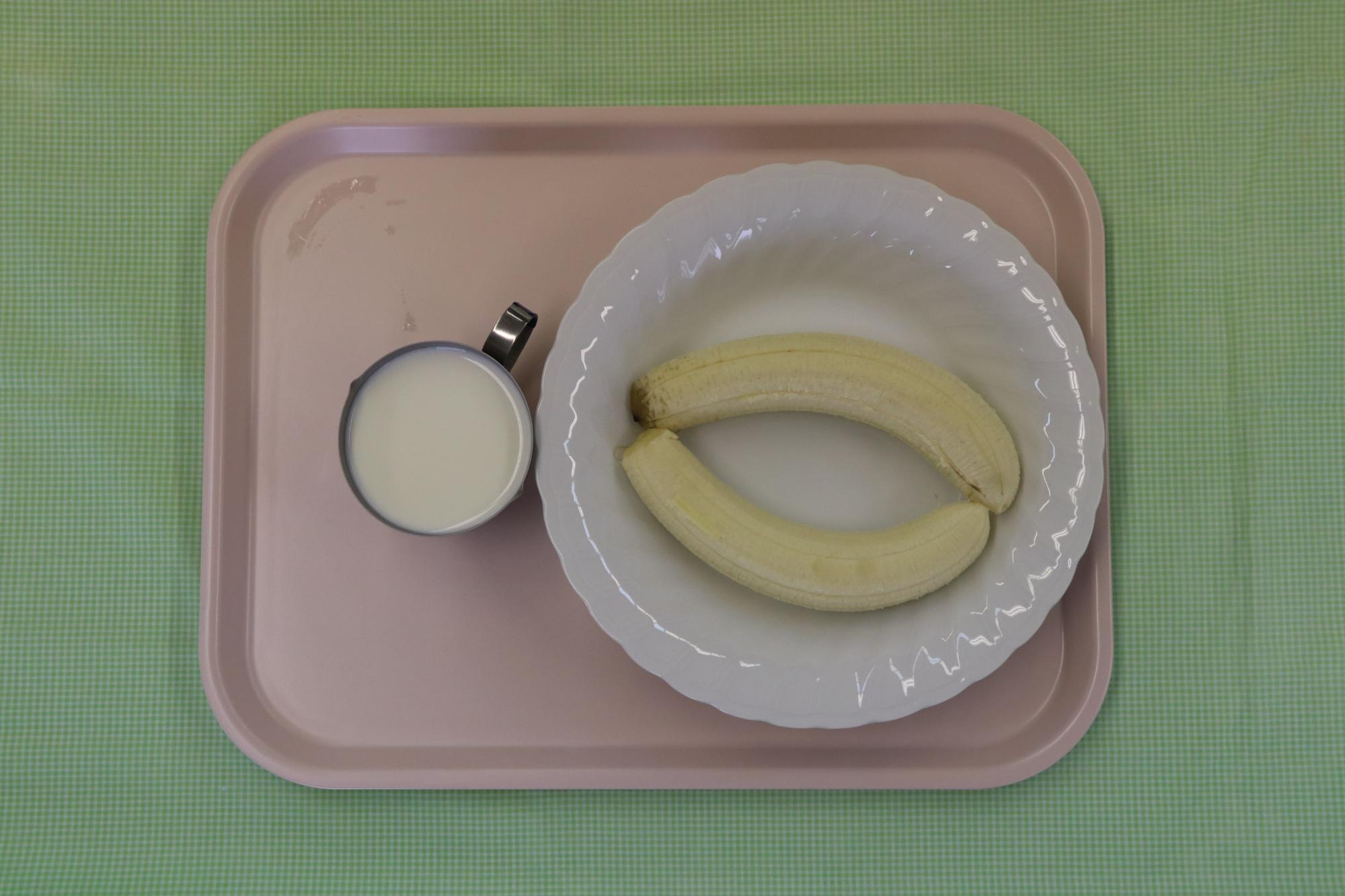 バナナミルクプリンの材料の写真