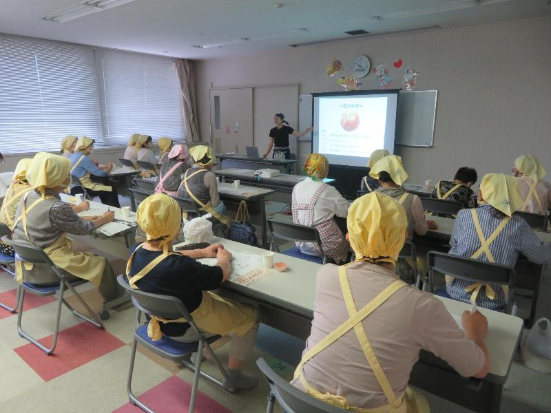 味噌について講義をうけている写真