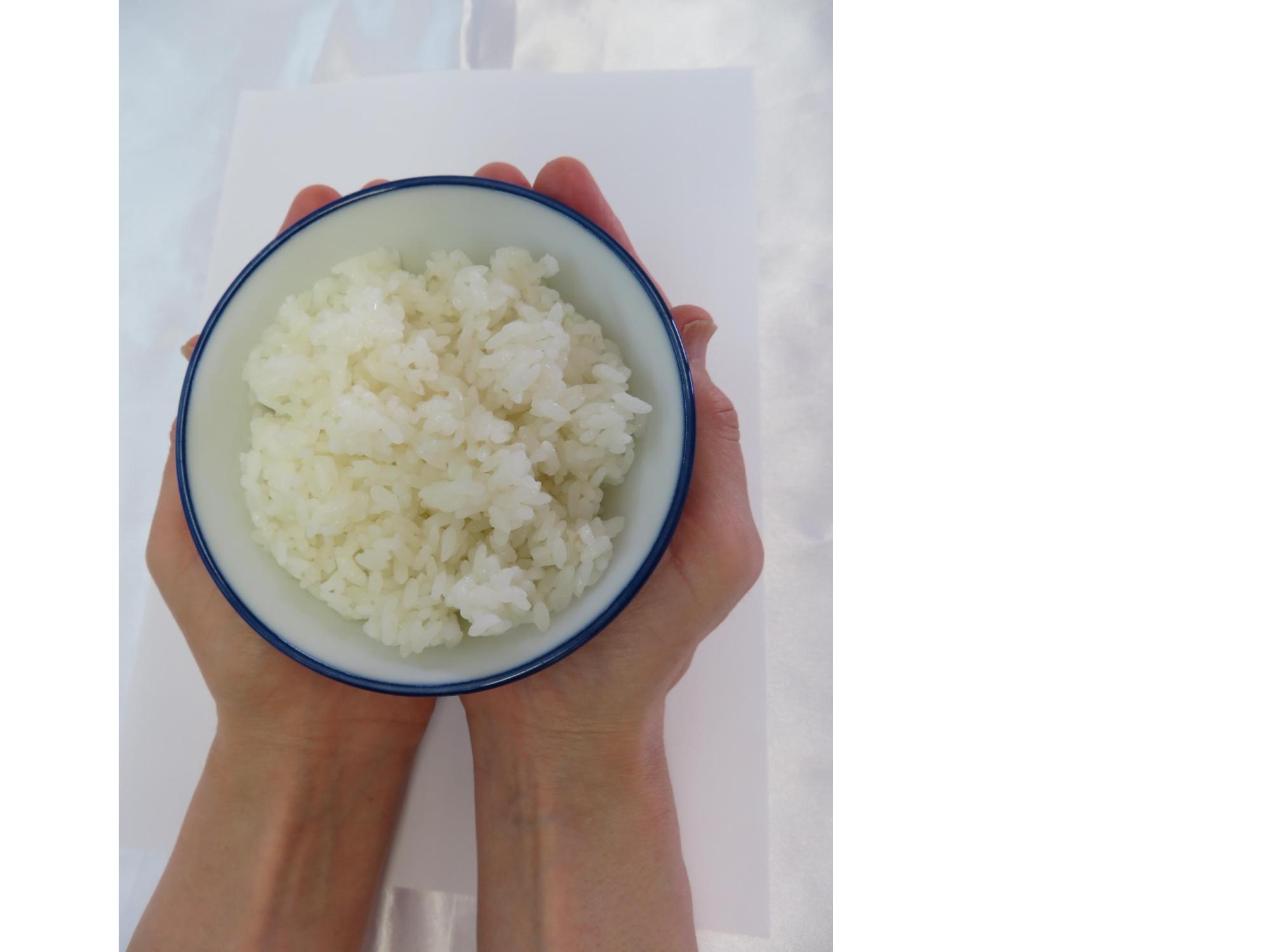 ご飯150～200gの手ばかり写真