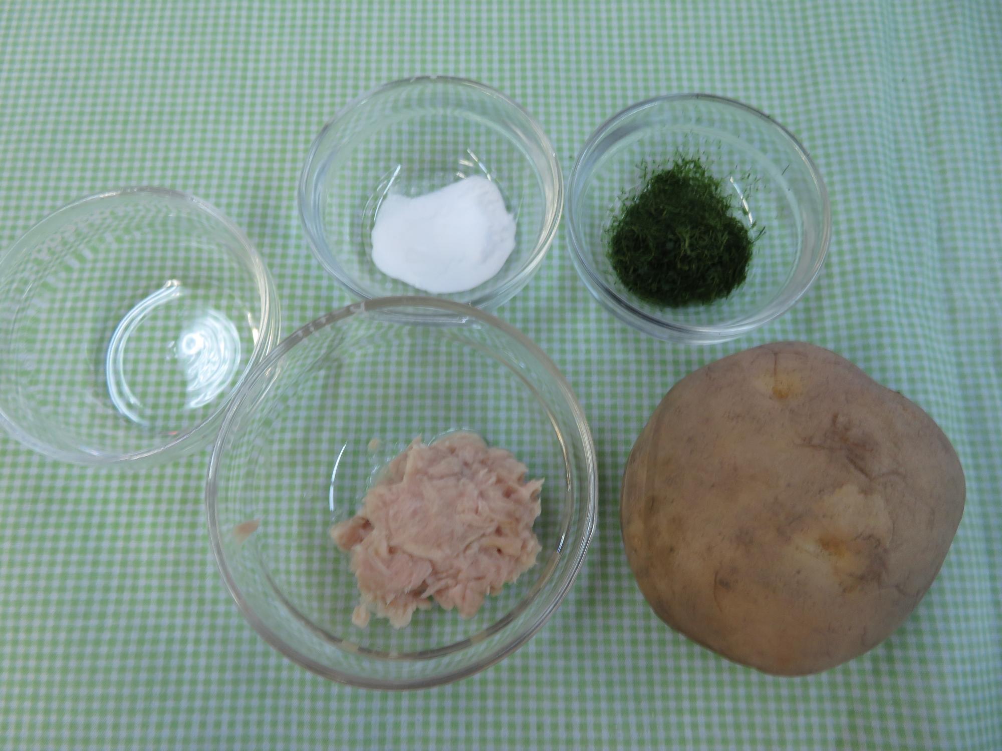 じゃがいもとツナのおやつ材料写真