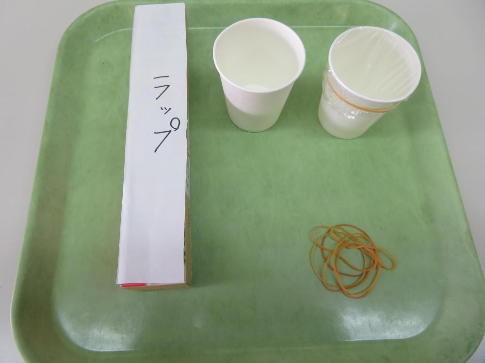 おにぎりを作る時に使用する道具の写真