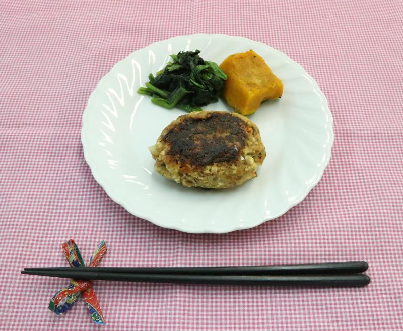 さばの缶詰を使ったハンバーグの写真
