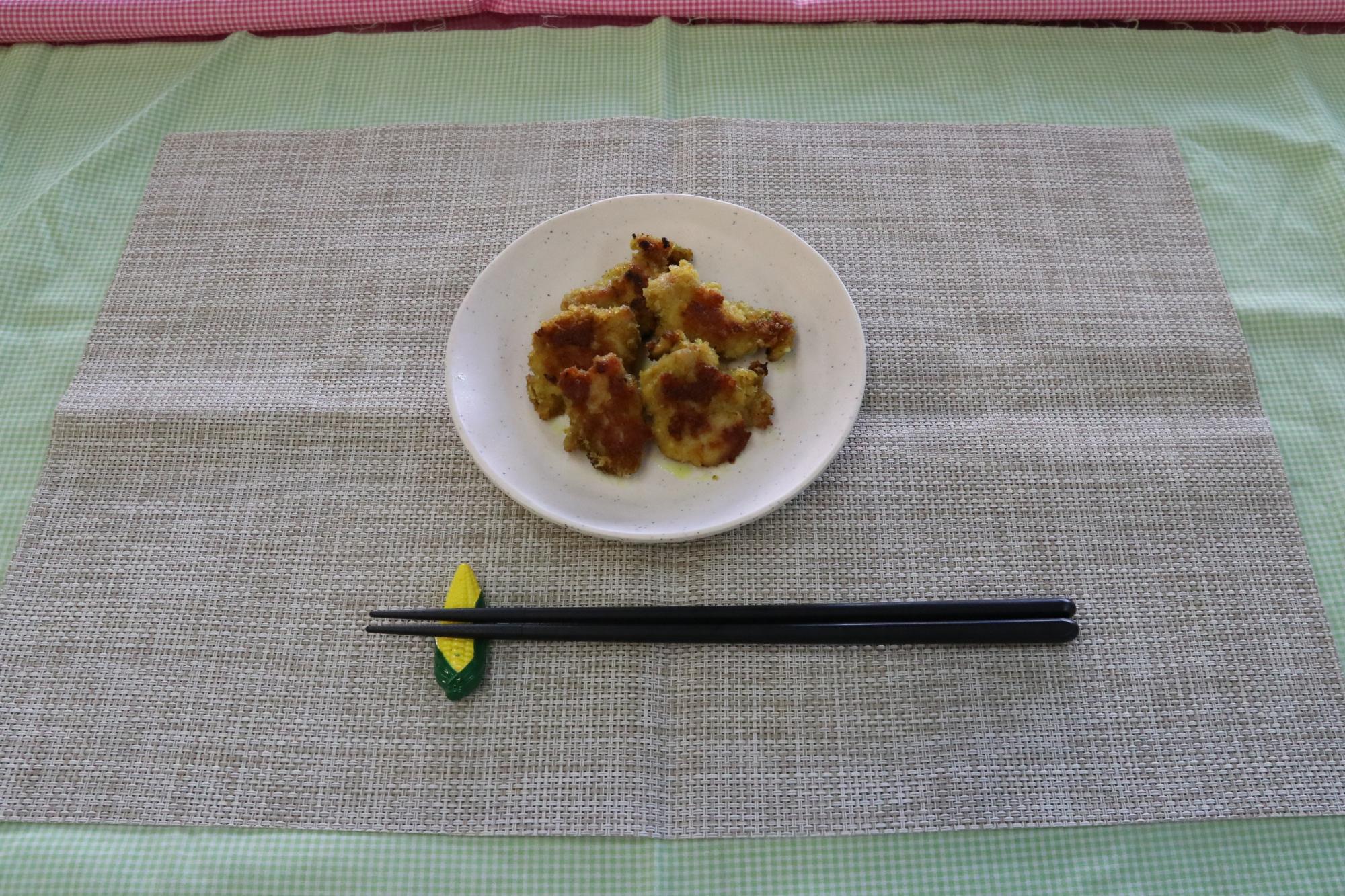 鶏肉のカレーパン粉焼きの写真