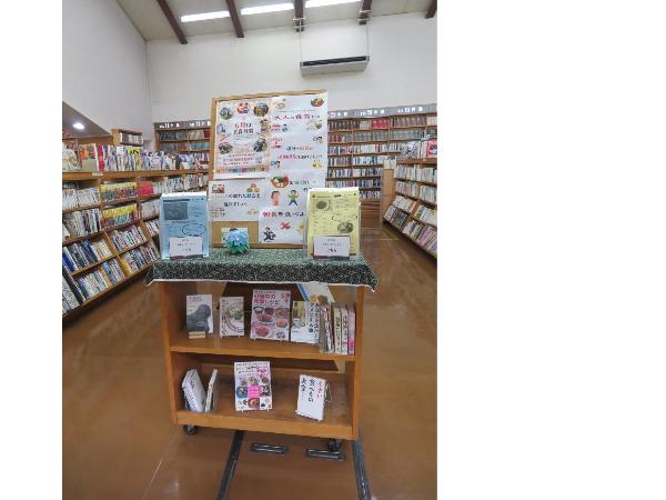 市立岡谷図書館テーマブックスコーナーの写真