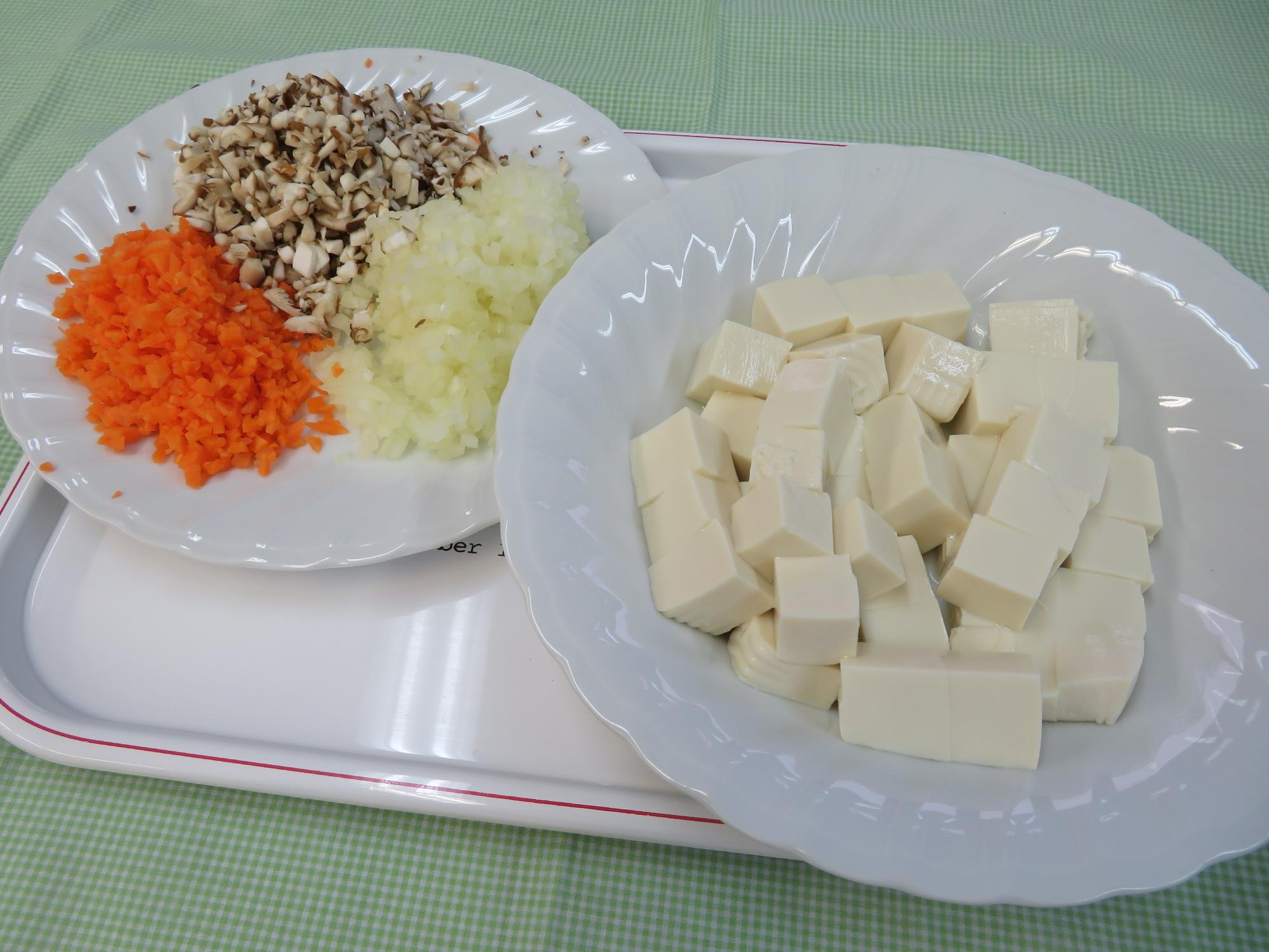 野菜と豆腐の切った写真