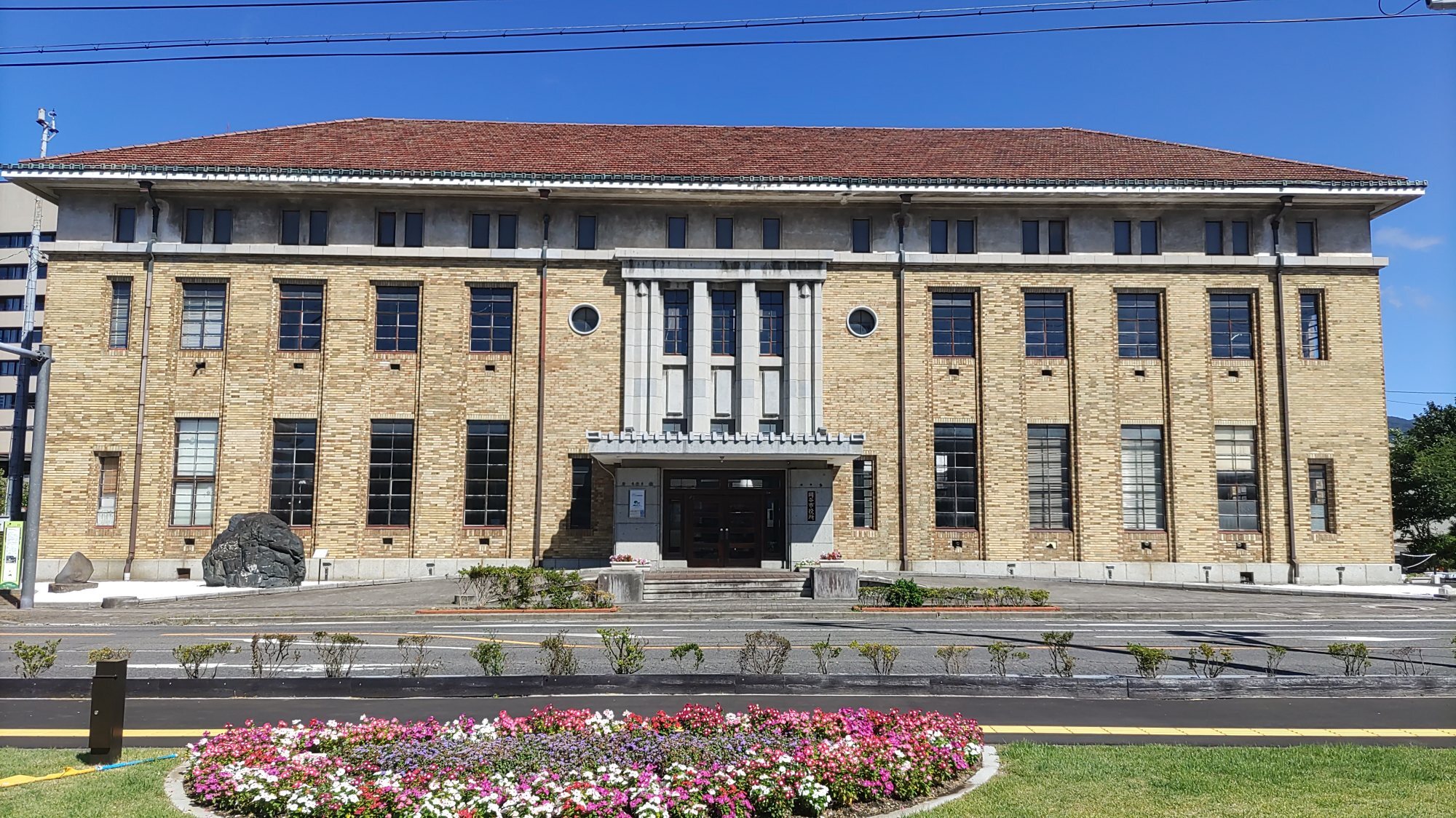 旧岡谷市役所庁舎外観（現代）