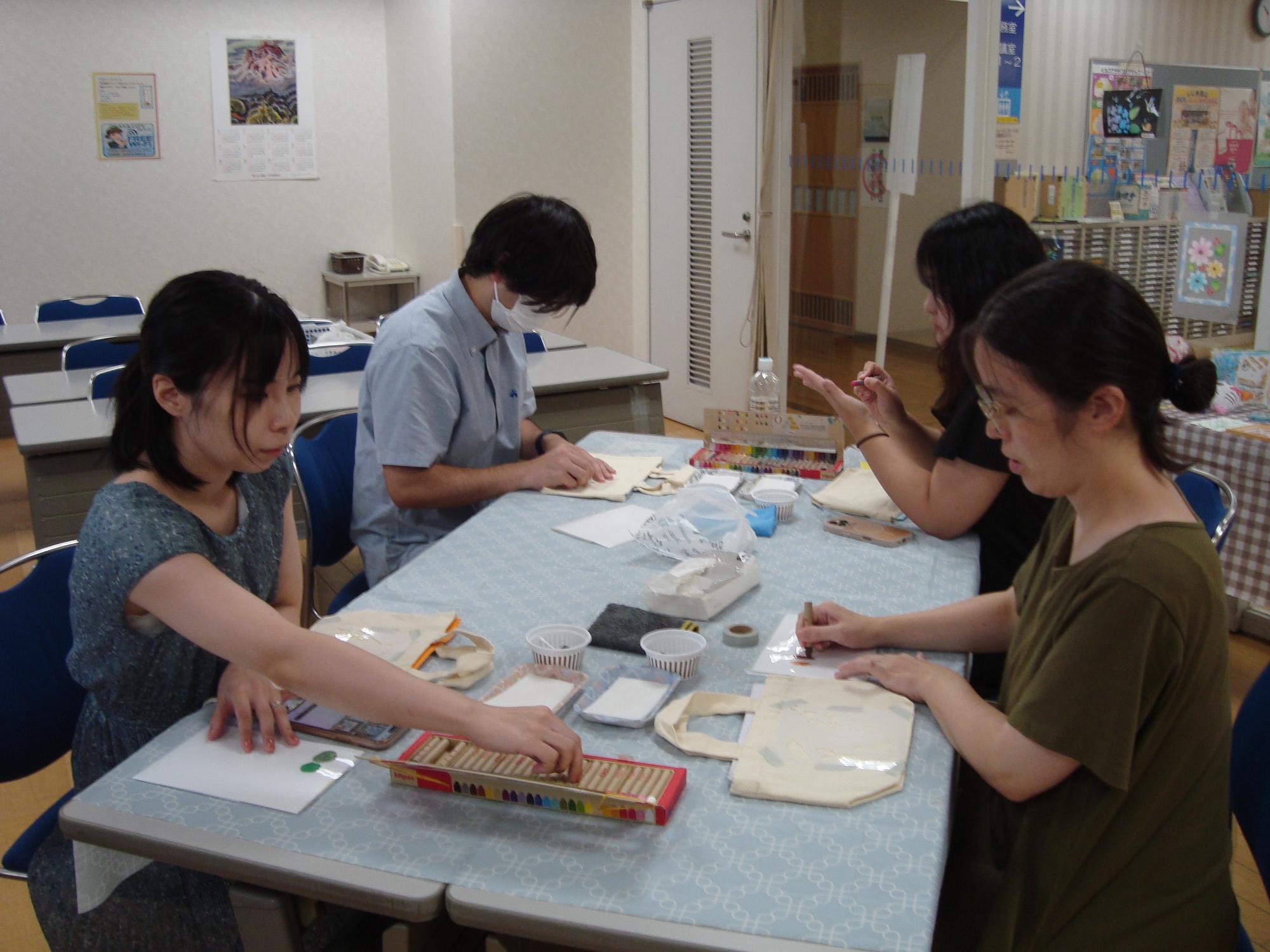 キットパス講座の様子バッグステンシル