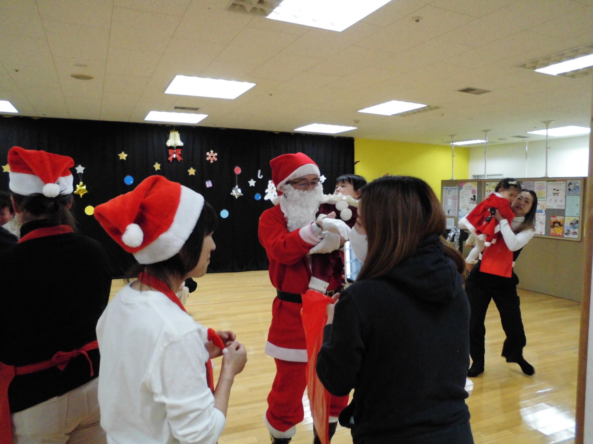 サンタさんと写真撮影