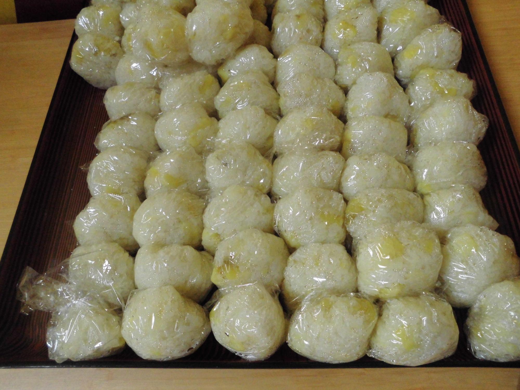 さつまいもごはんのおにぎり