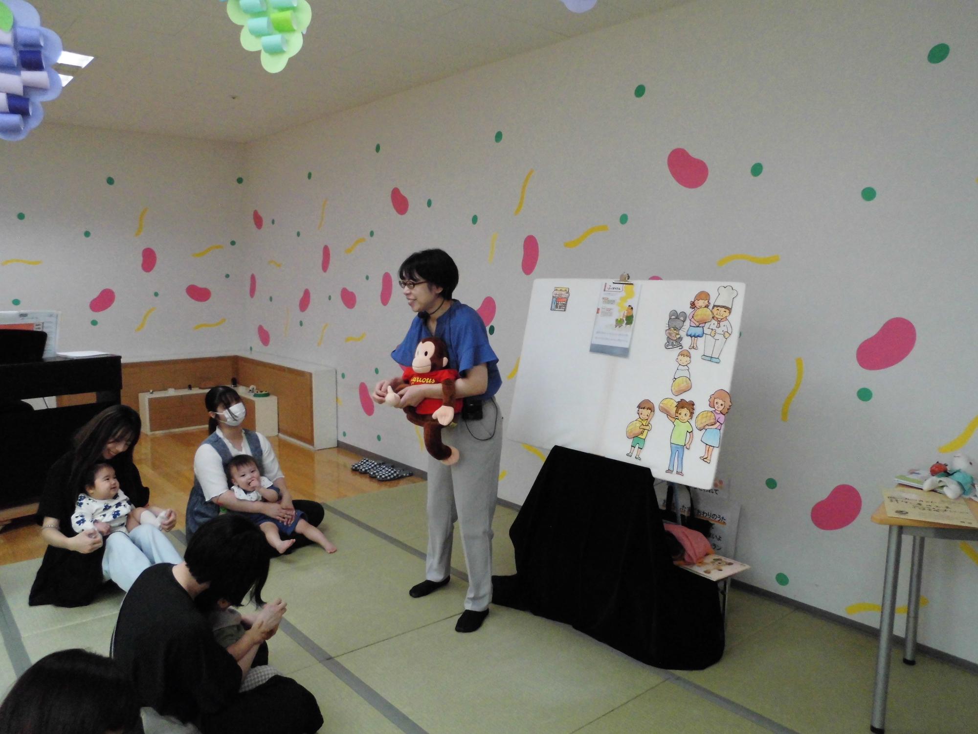 歌とリズム遊びで楽しむ親子