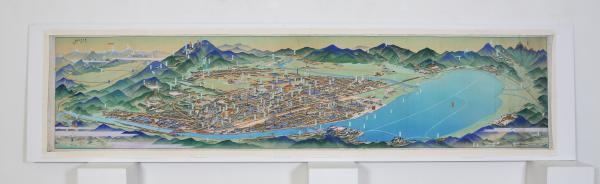 湖が描かれていて左側に市街が描かれ後ろに山々が描かれている岡谷市鳥瞰図の写真