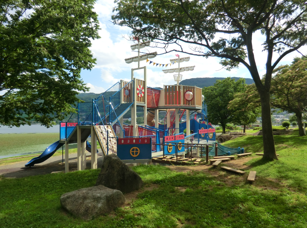 舟形複合遊具（岡谷湖畔公園）