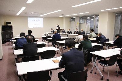 産業建設委員会の議会報告会の様子