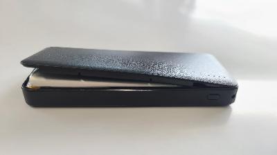 膨張したモバイルバッテリー